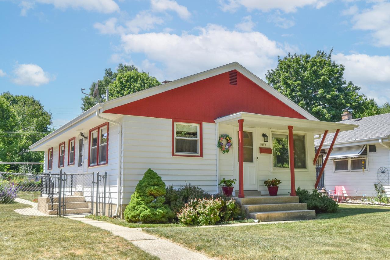 5659 N 69th St, Milwaukee, WI 53218