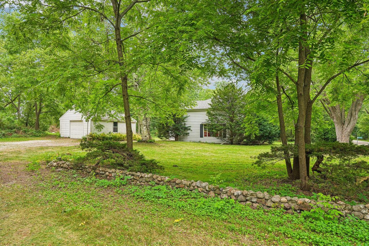 S63W34771 Piper Rd, Eagle, WI 53119