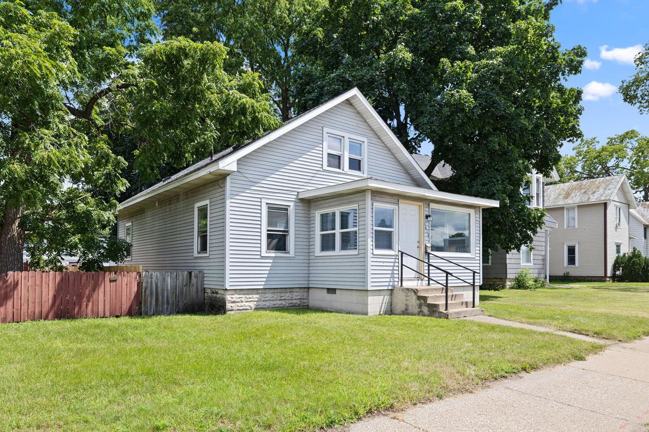 1626 George St, La Crosse, WI 54603