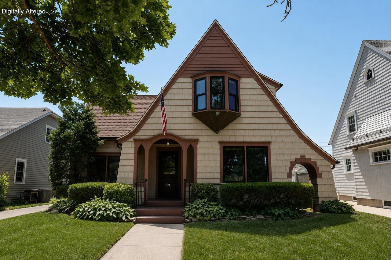 519 72nd St, Kenosha, WI 53143