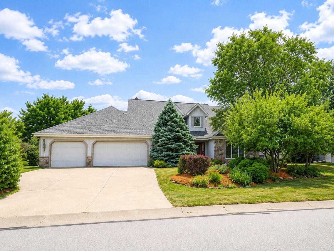 3998 S Victoria Cir, New Berlin, WI 53151