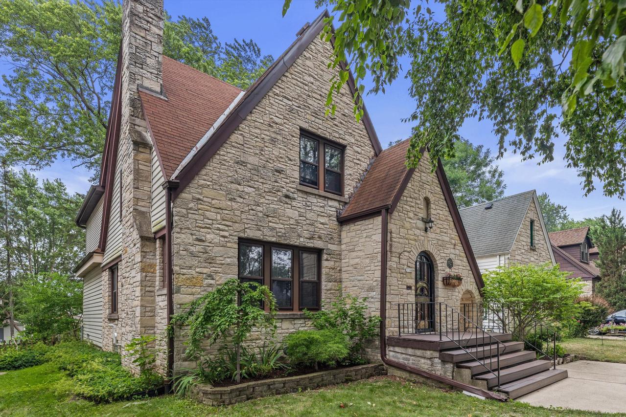 3766 S Austin St, Milwaukee, WI 53207