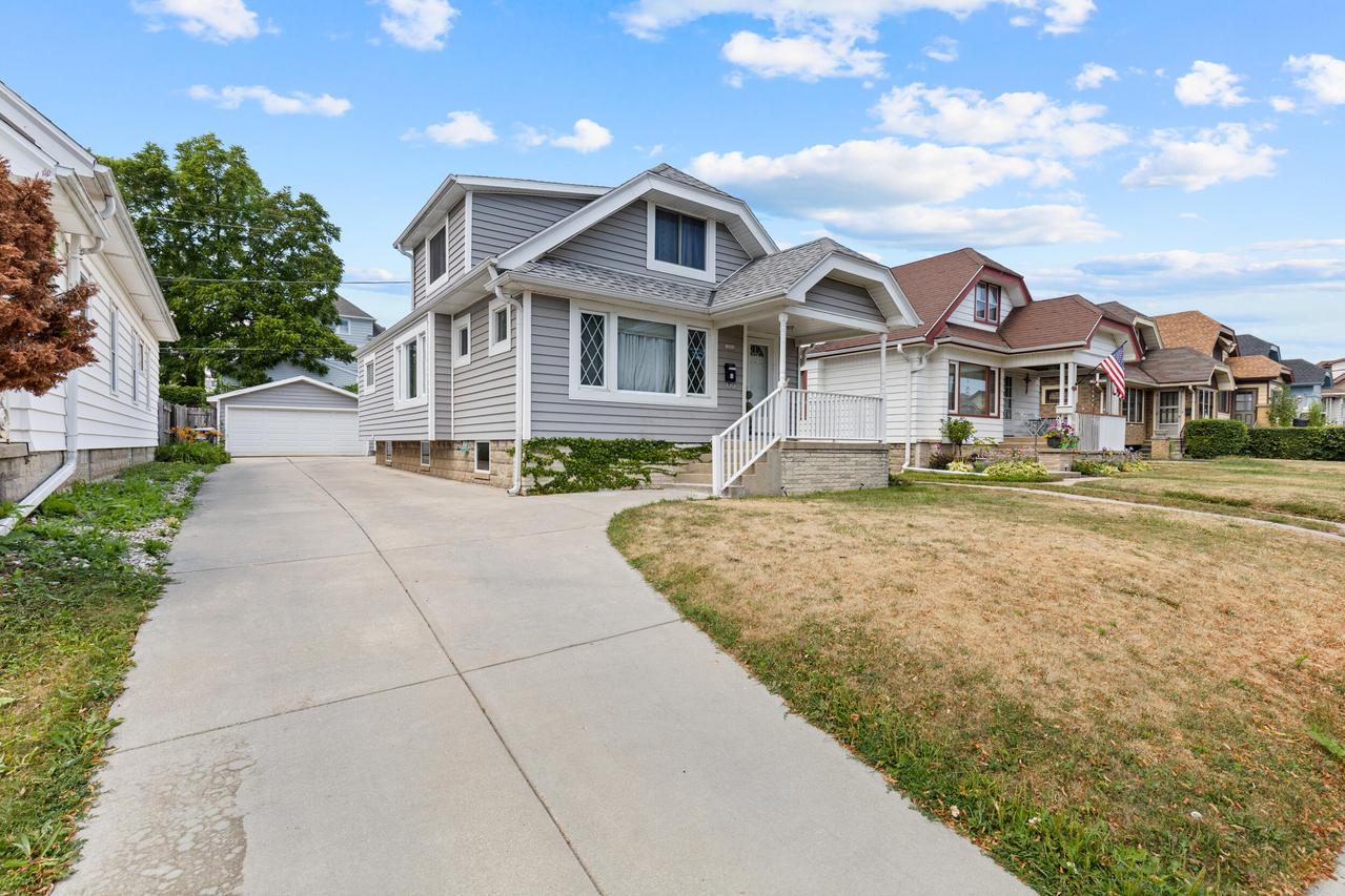 1251 S 53rd St, West Milwaukee, WI 53214