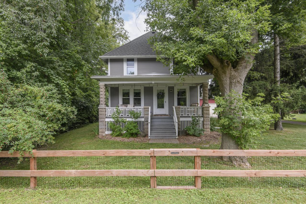 3700 S 116th St, Greenfield, WI 53228