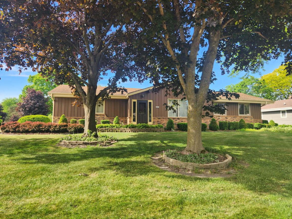 14875 W Signet Ln, New Berlin, WI 53151