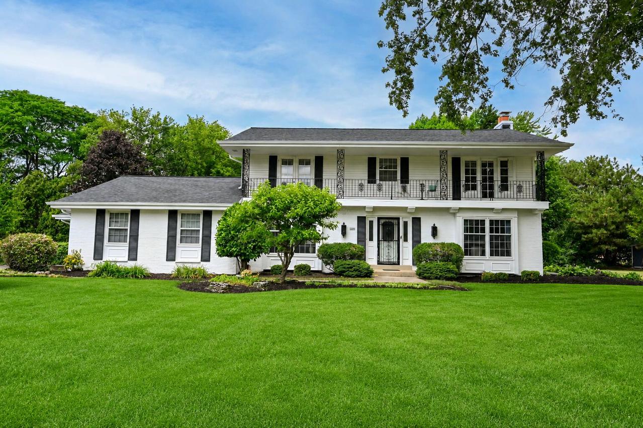 15260 Cascade Dr, Elm Grove, WI 53122
