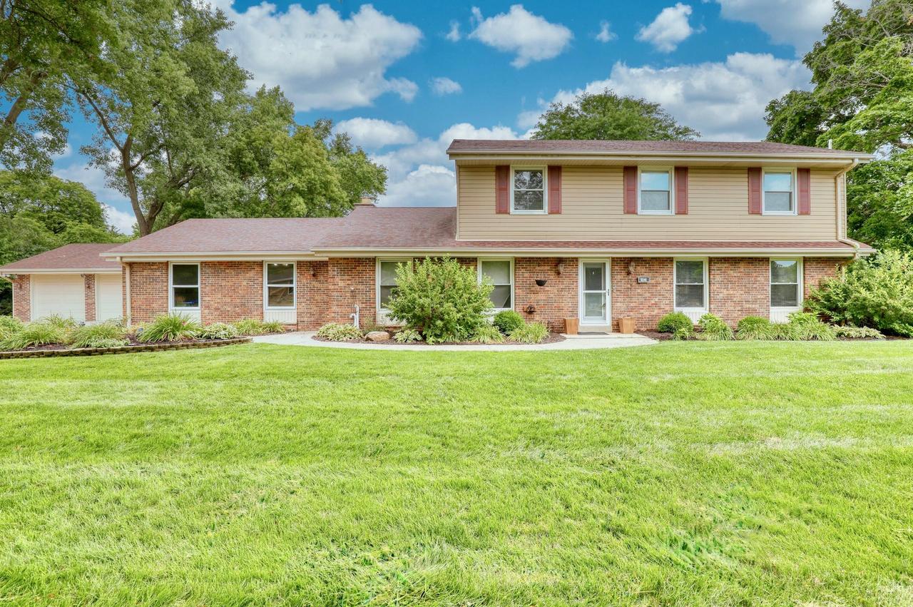 8246 Firwood Ln, Greendale, WI 53129