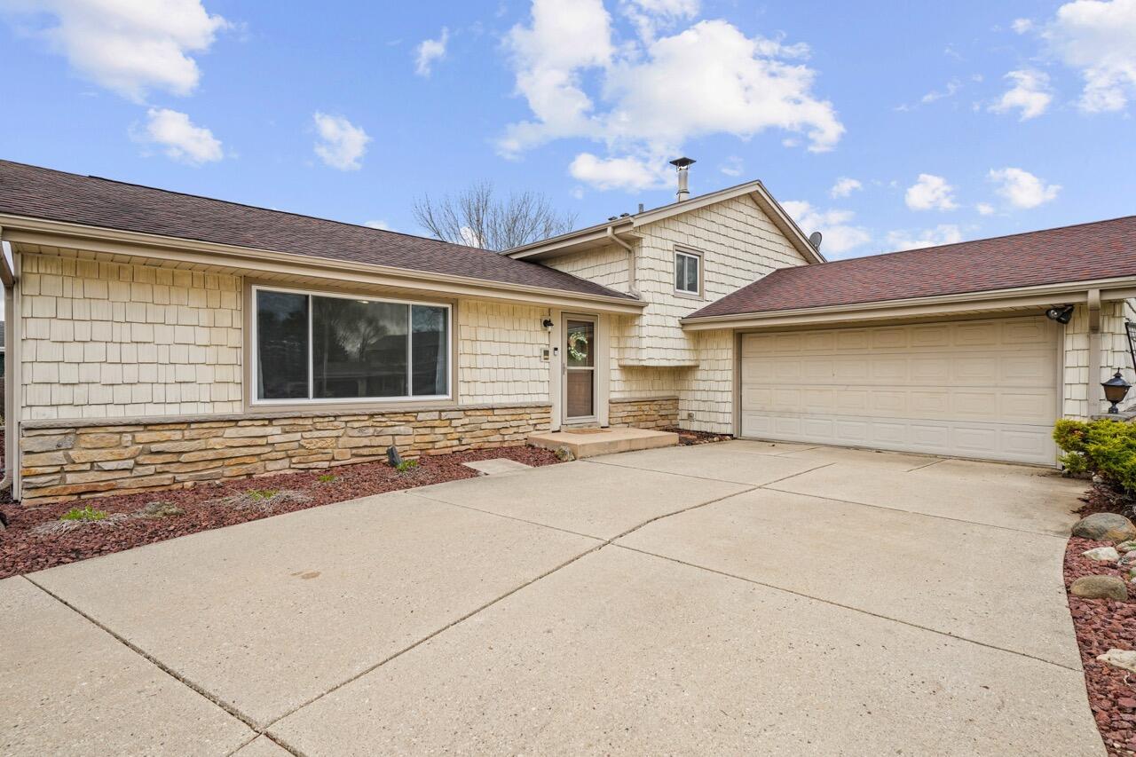 312 N 7th St, Waterford, WI 53185