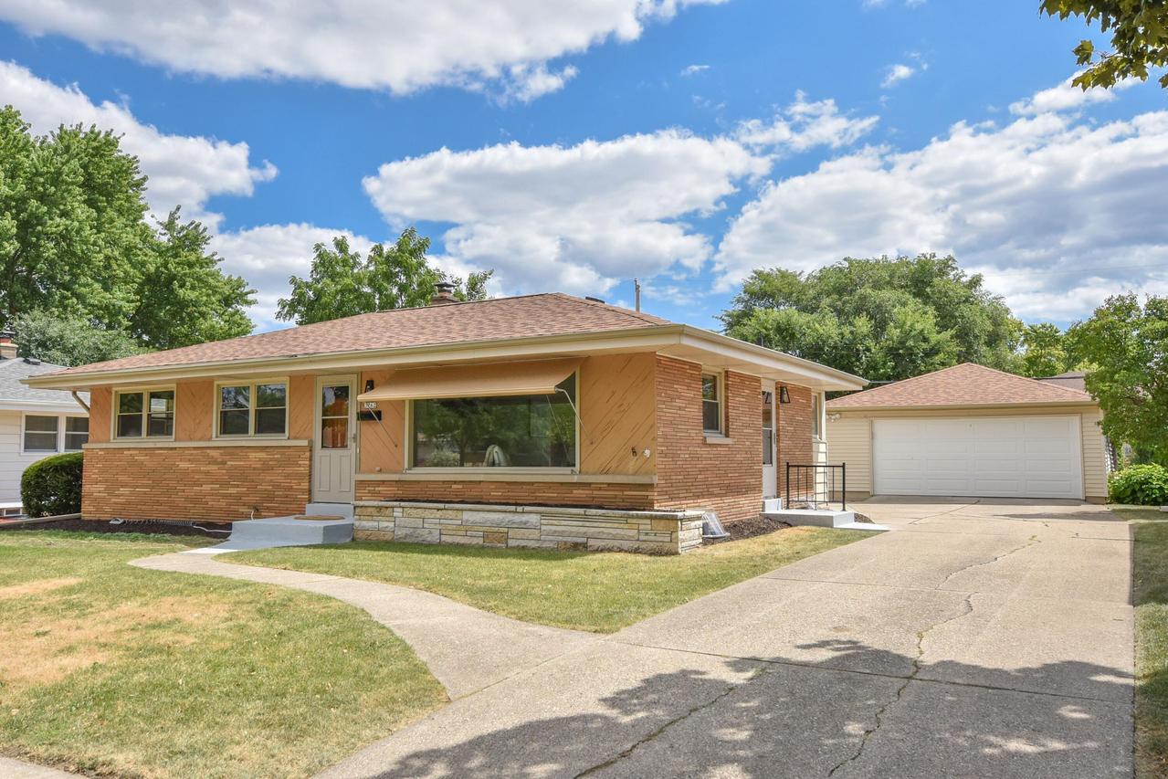3762 S 77th St, Milwaukee, WI 53220