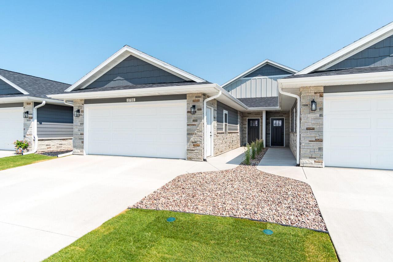 1631 Red Clover St, Holmen, WI 54636