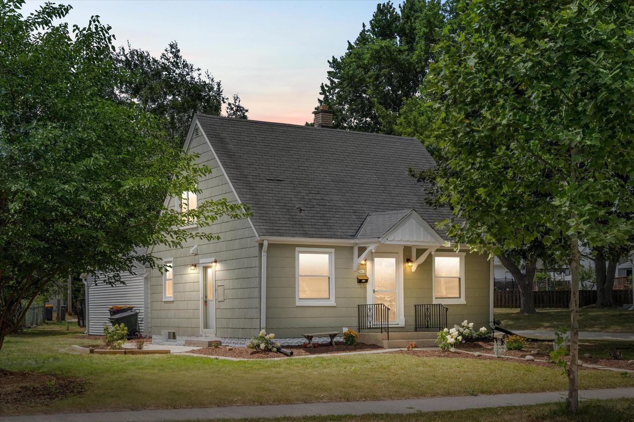2815 S 91st St, West Allis, WI 53227