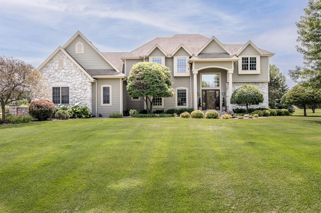 N16W29803 Brookstone Cir, Delafield, WI 53072