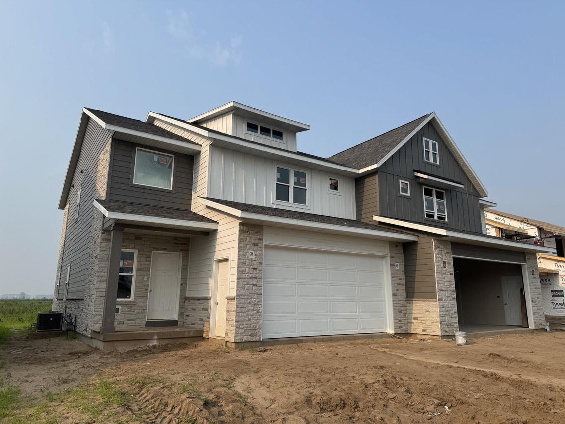 1632 Red Clover St, Holmen, WI 54636