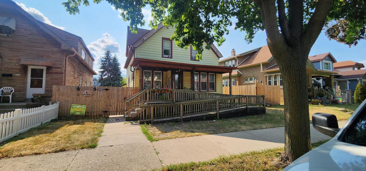 2065 S 34th St, Milwaukee, WI 53215