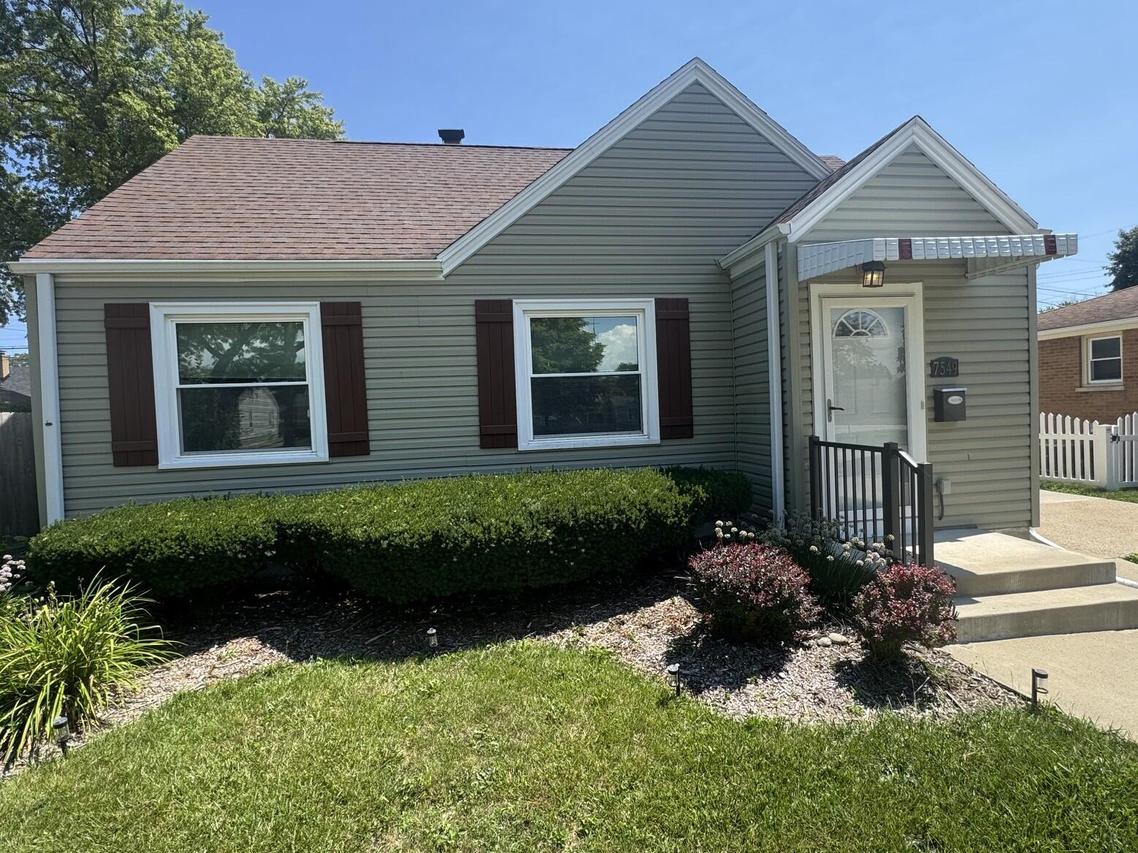 7549 31st Ave, Kenosha, WI 53142