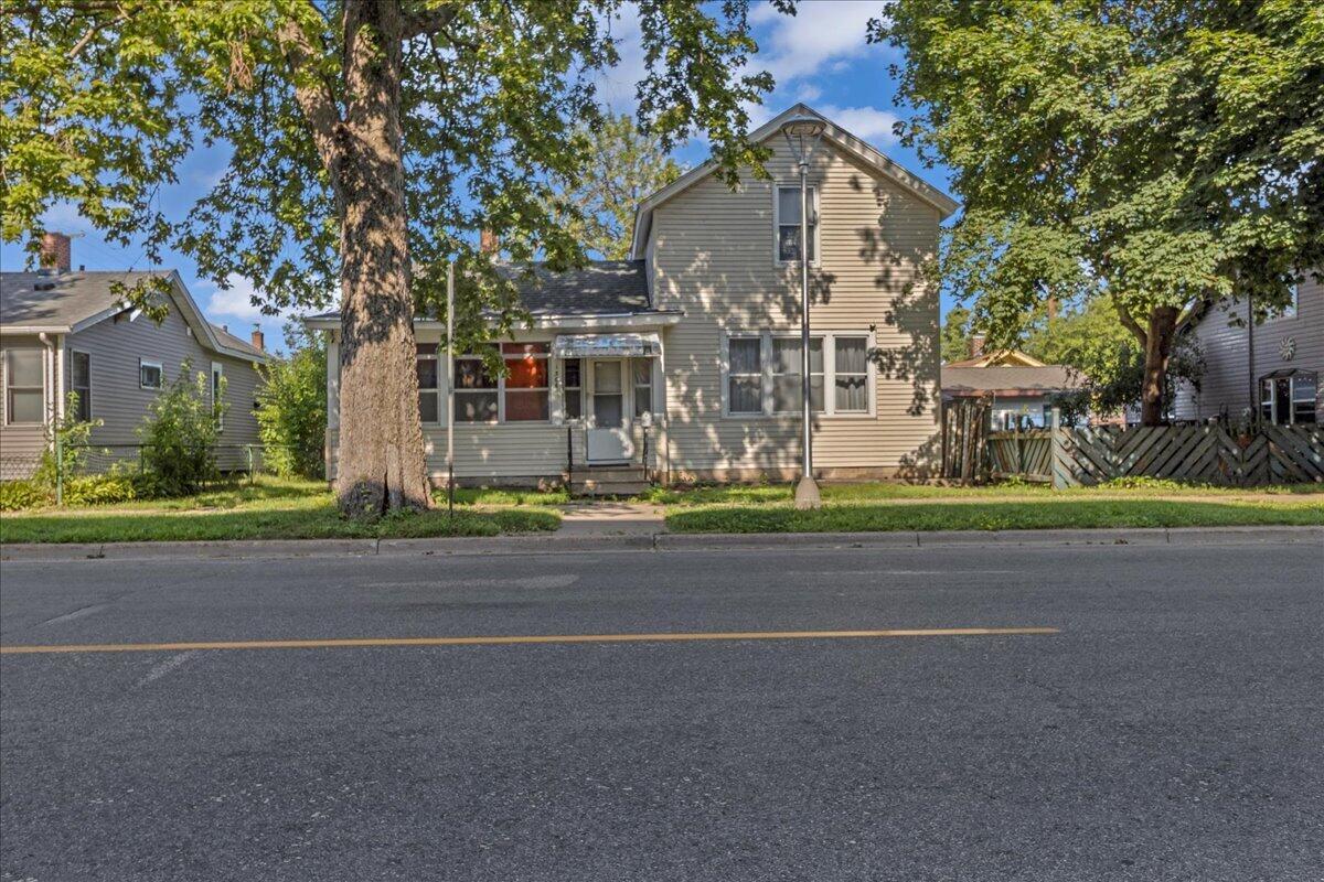 1306 S 7th St, La Crosse, WI 54601