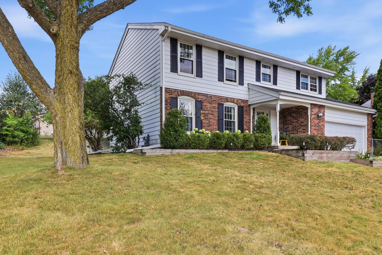 2800 Berkshire Dr, Waukesha, WI 53188