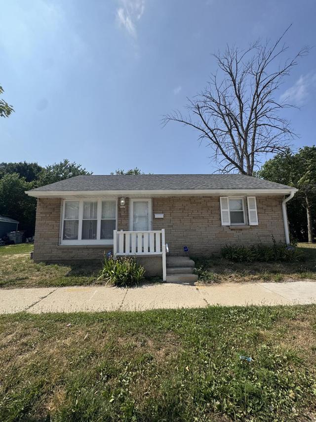 5525 N Long Island, Milwaukee, WI 53209