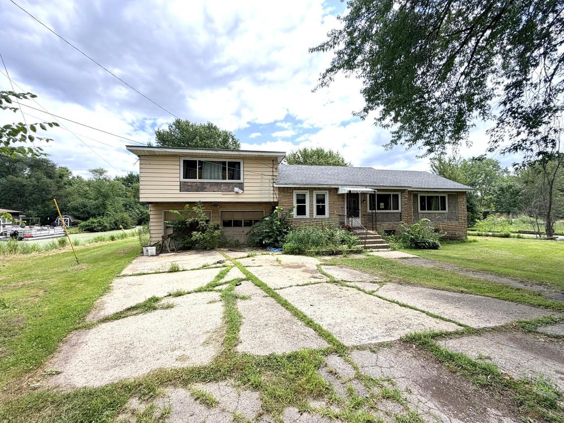 9739 269th Ave, Salem Lakes, WI 53179