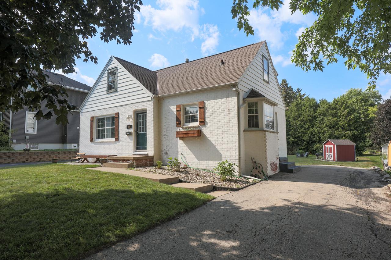 626 Union St, Hartford, WI 53027