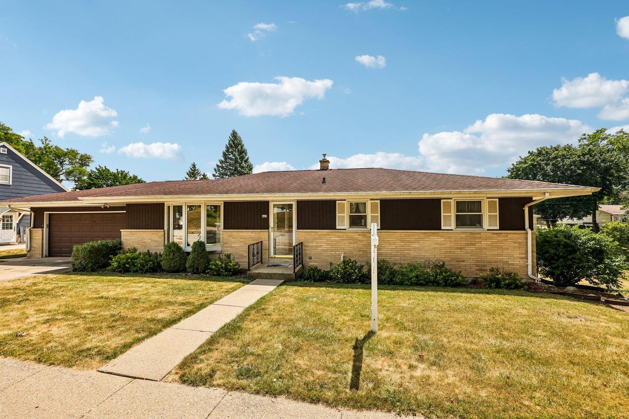 443 Park Ave, Burlington, WI 53105