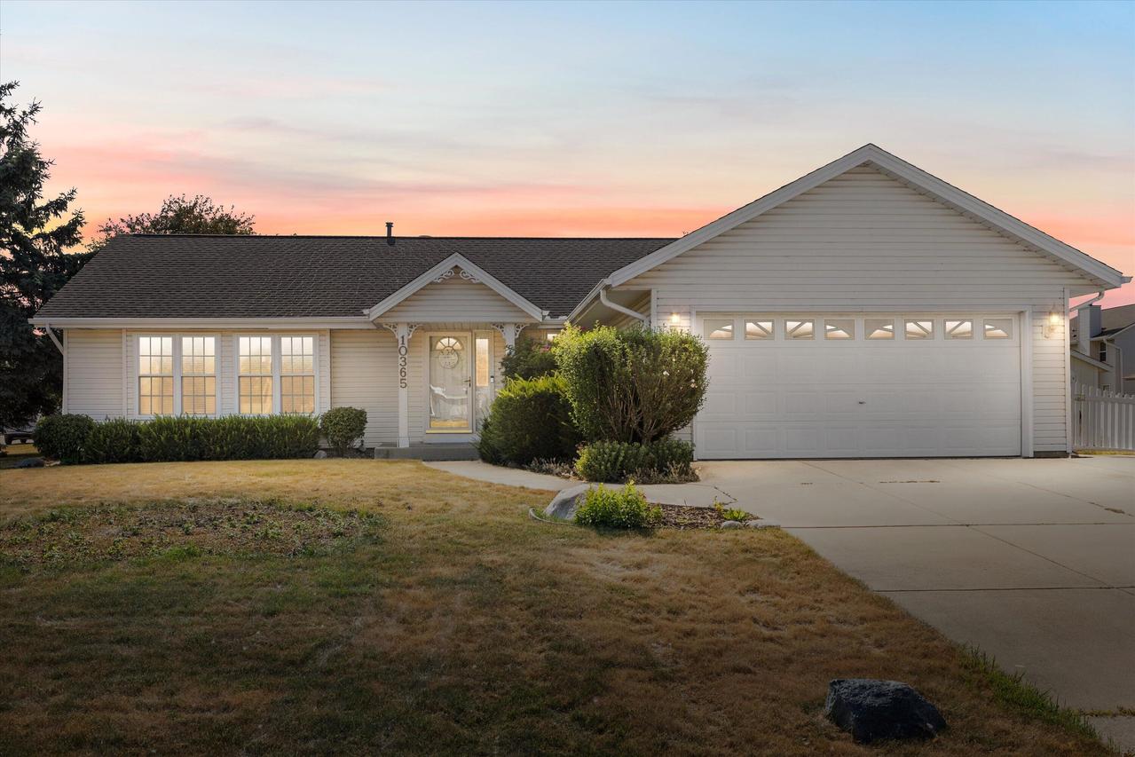 10365 S Kelly Dr, Oak Creek, WI 53154