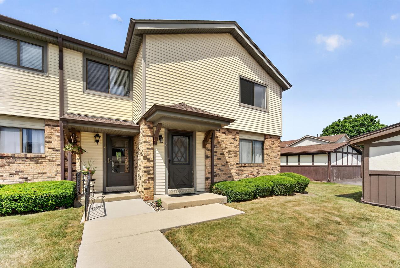 5728 Cambridge Cir #8, Mount Pleasant, WI 53406