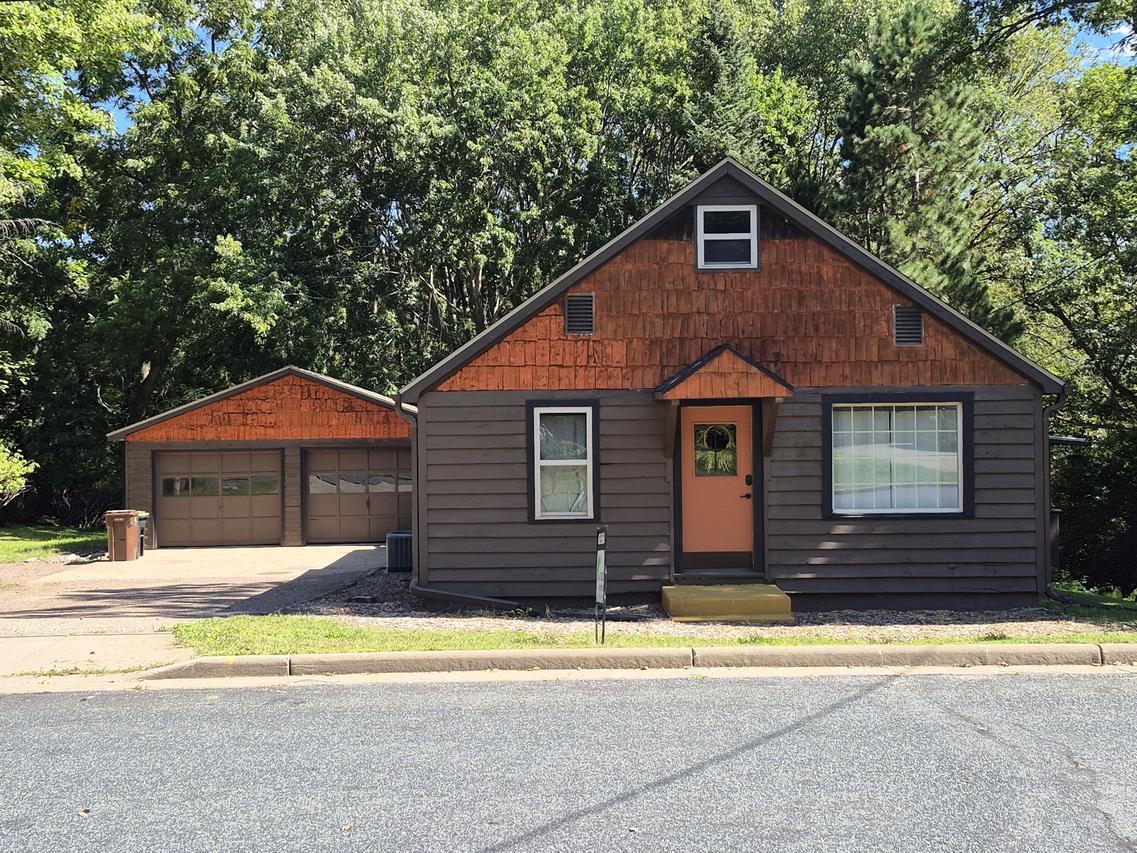 1915 Abbe Hill, Eau Claire, WI 54703