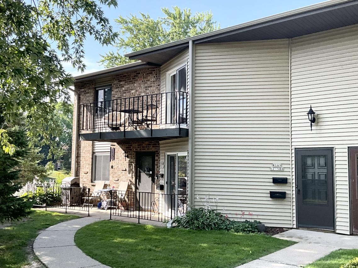 W169N11586 Biscayne Dr #13, Germantown, WI 53022