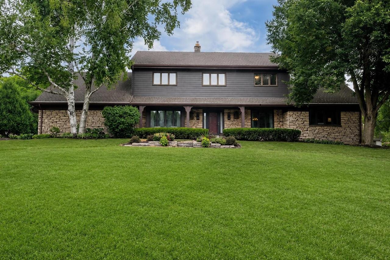 1790 Kelly Ln, Brookfield, WI 53045