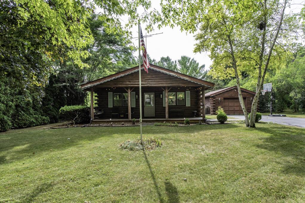 8214 203rd Ave, Bristol, WI 53104