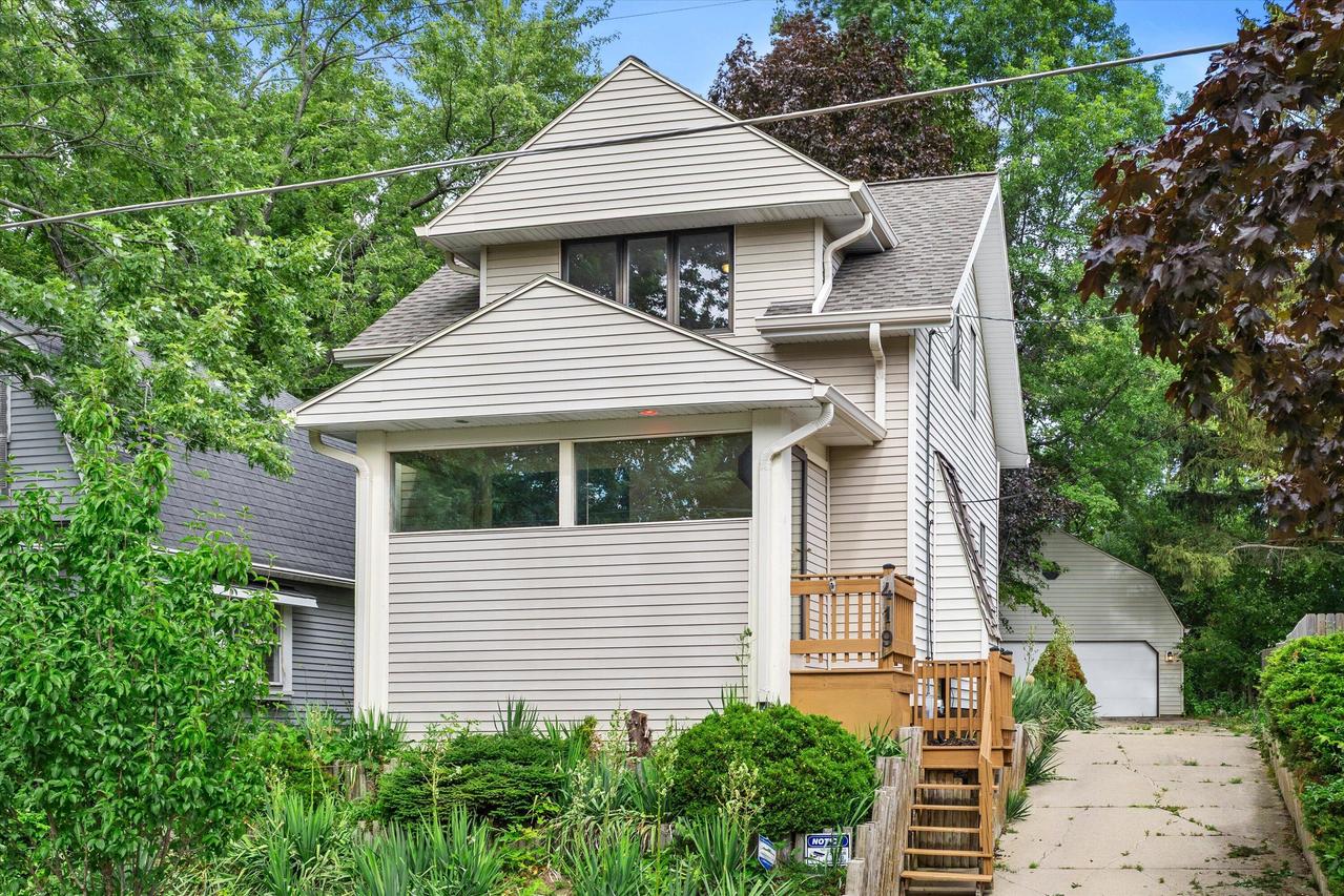 419 Hayes Ave, Racine, WI 53405