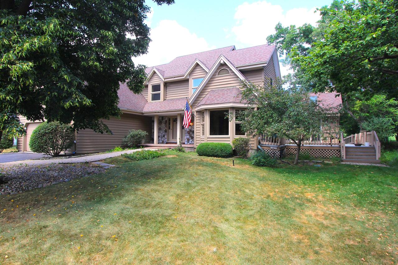 1230 Glen Eagles Ct #22-11, Geneva, WI 53147