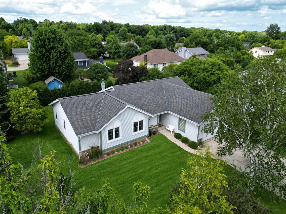 4130 W Thorncrest Dr, Franklin, WI 53132