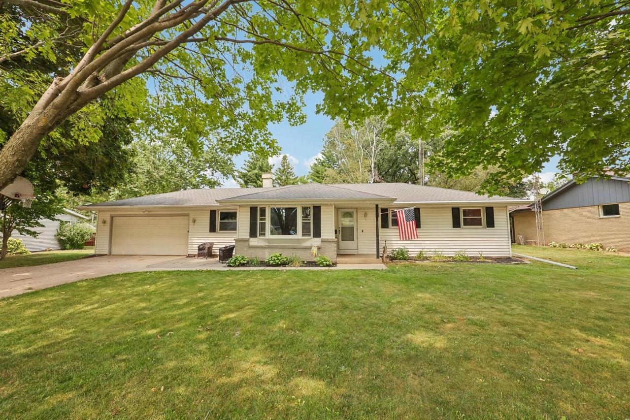 313 W Wisconsin St, Delavan, WI 53115