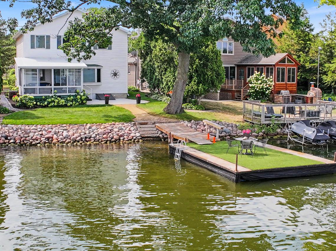 28906 Beach Dr, Waterford, WI 53185