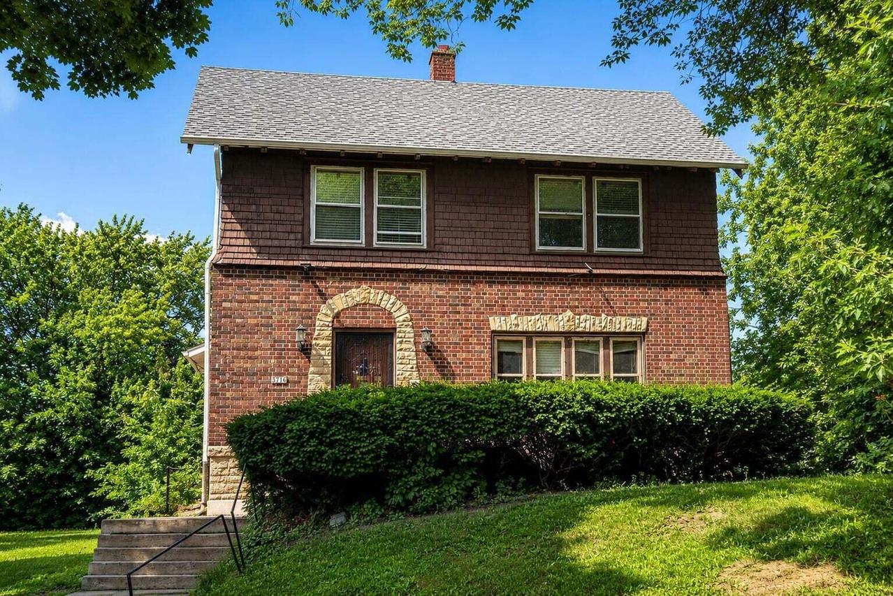 3716 W Sarnow St, Milwaukee, WI 53208