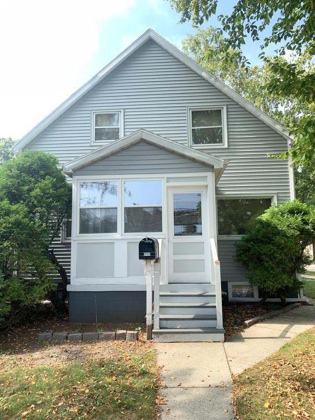 3747 S Arctic Ave, Saint Francis, WI 53235