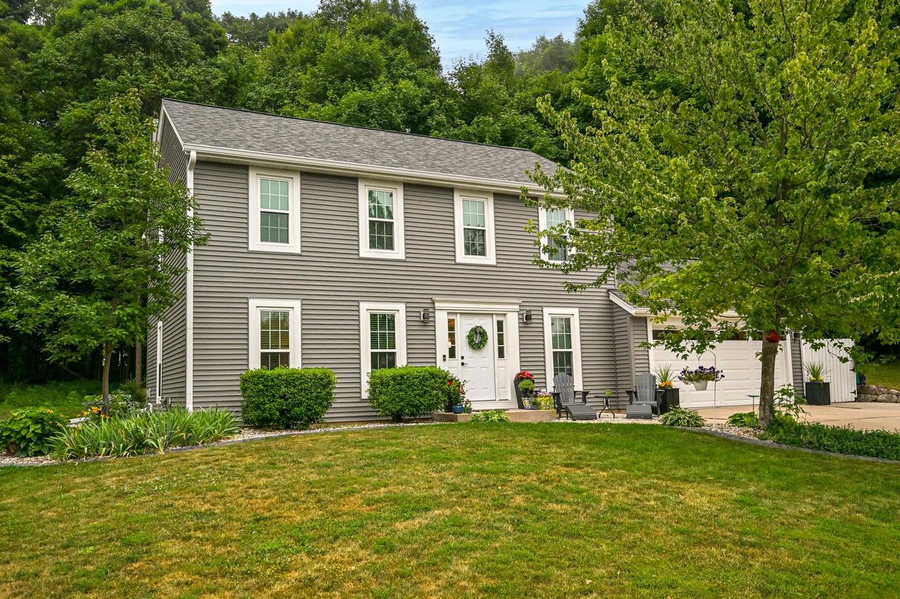 1864 Blackfoot Ct, Grafton, WI 53024