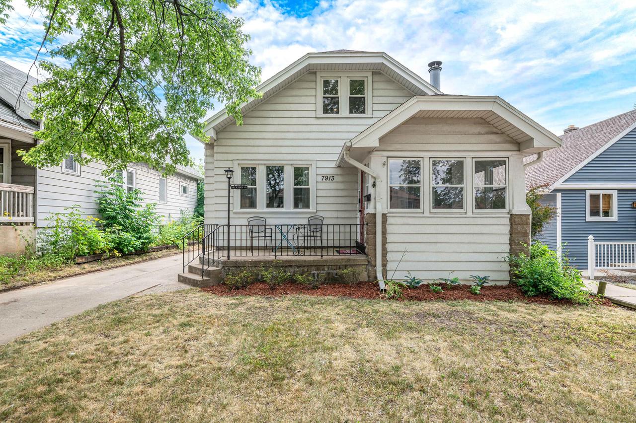 7913 W North Ave, Wauwatosa, WI 53213