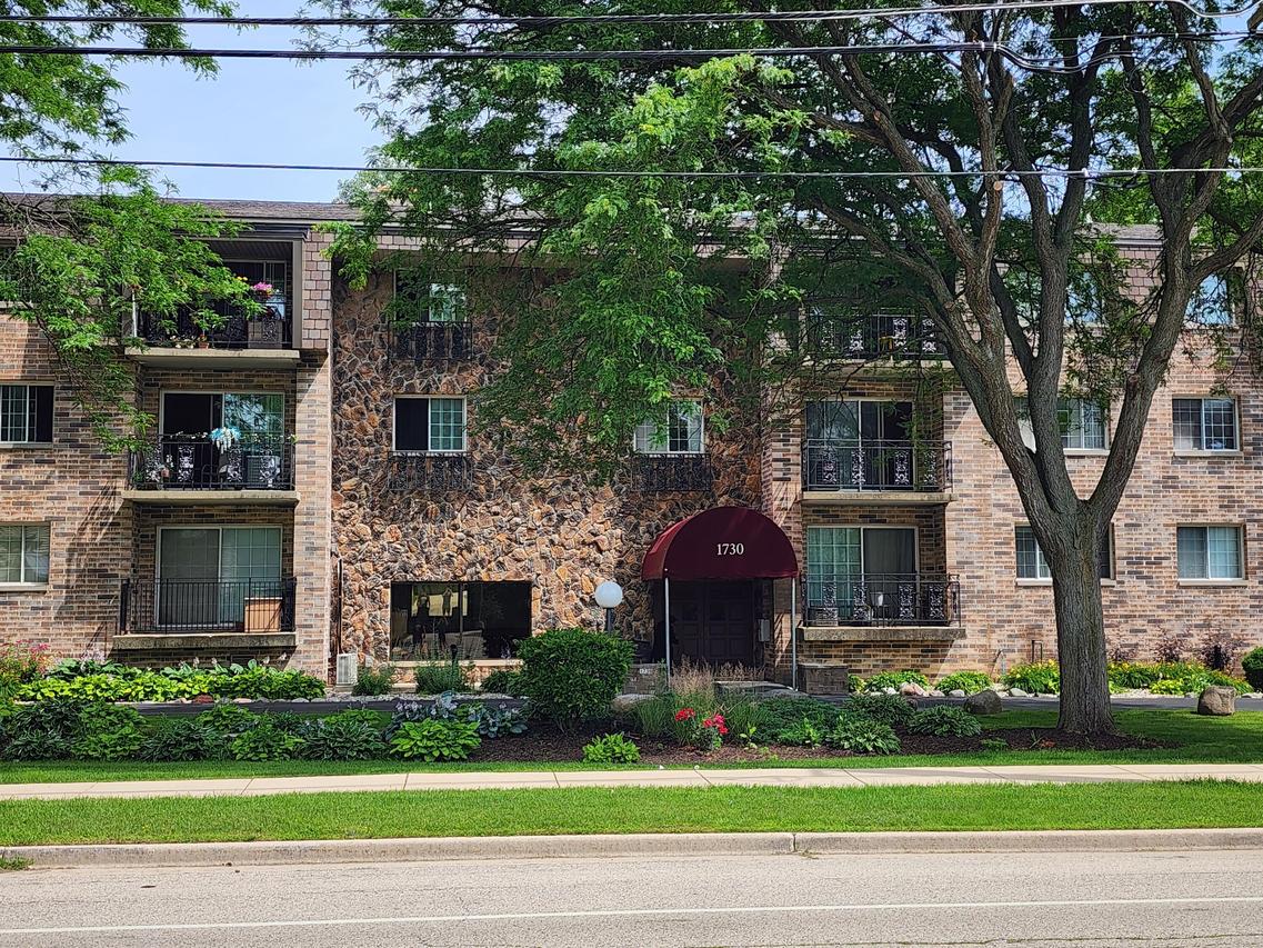 1730 W Green Tree Rd #305, Glendale, WI 53209