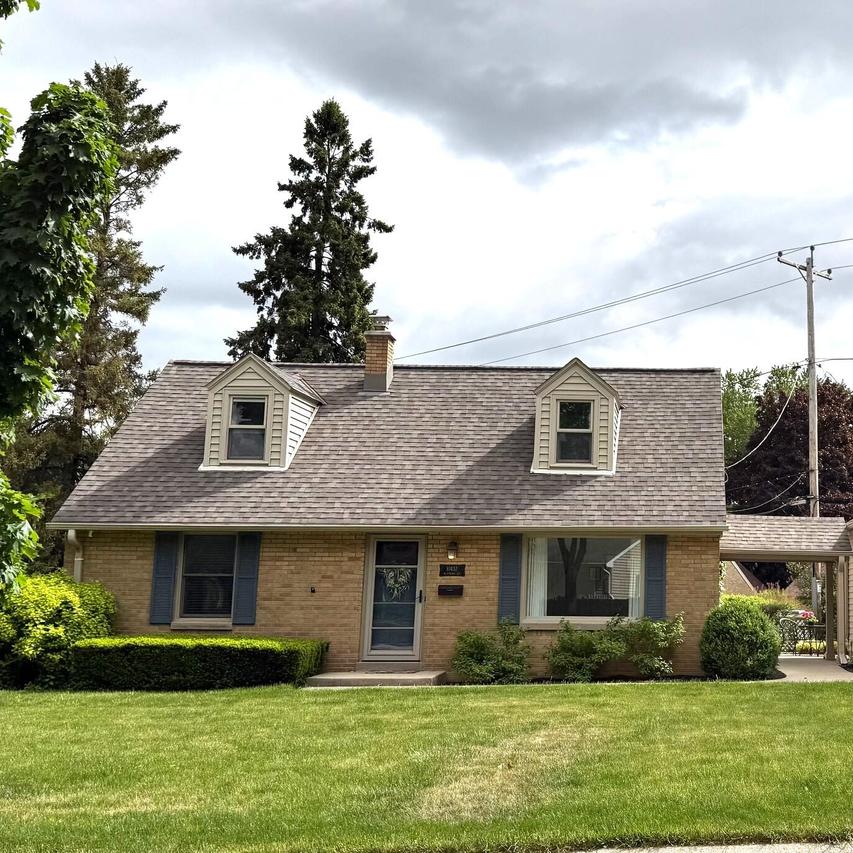 10432 W Hibbard Ave, Wauwatosa, WI 53226