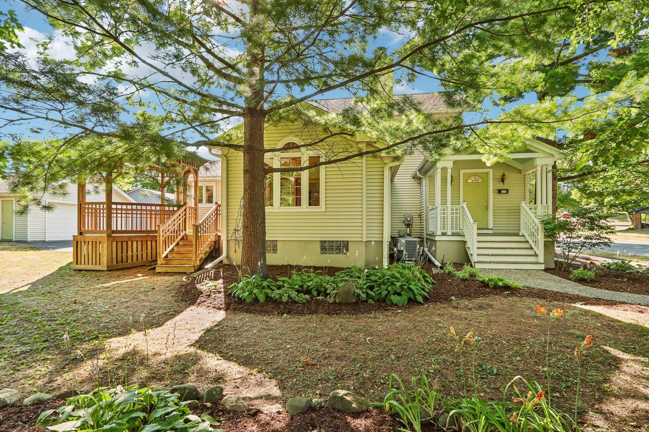 524 E Jefferson St, Oconomowoc, WI 53066
