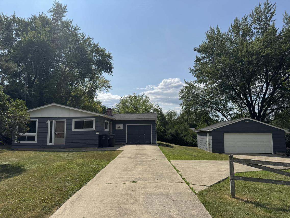 12142 219th Ave, Salem Lakes, WI 53104