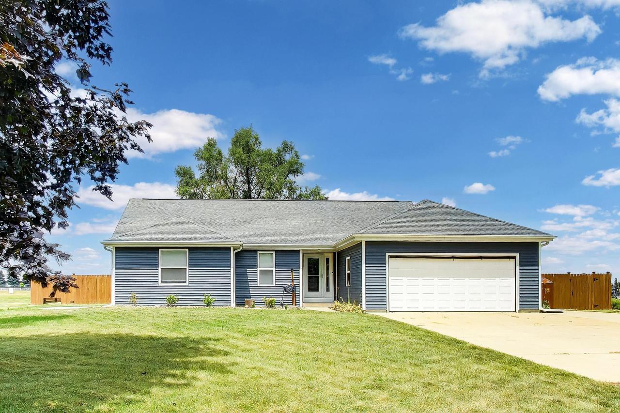 528 Valencia Dr, Delavan, WI 53115