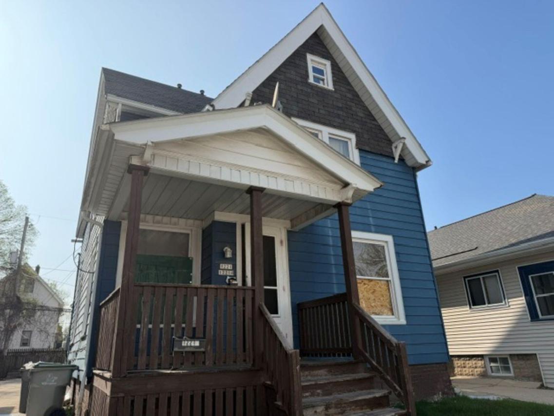 1221 N 43rd St, Milwaukee, WI 53208