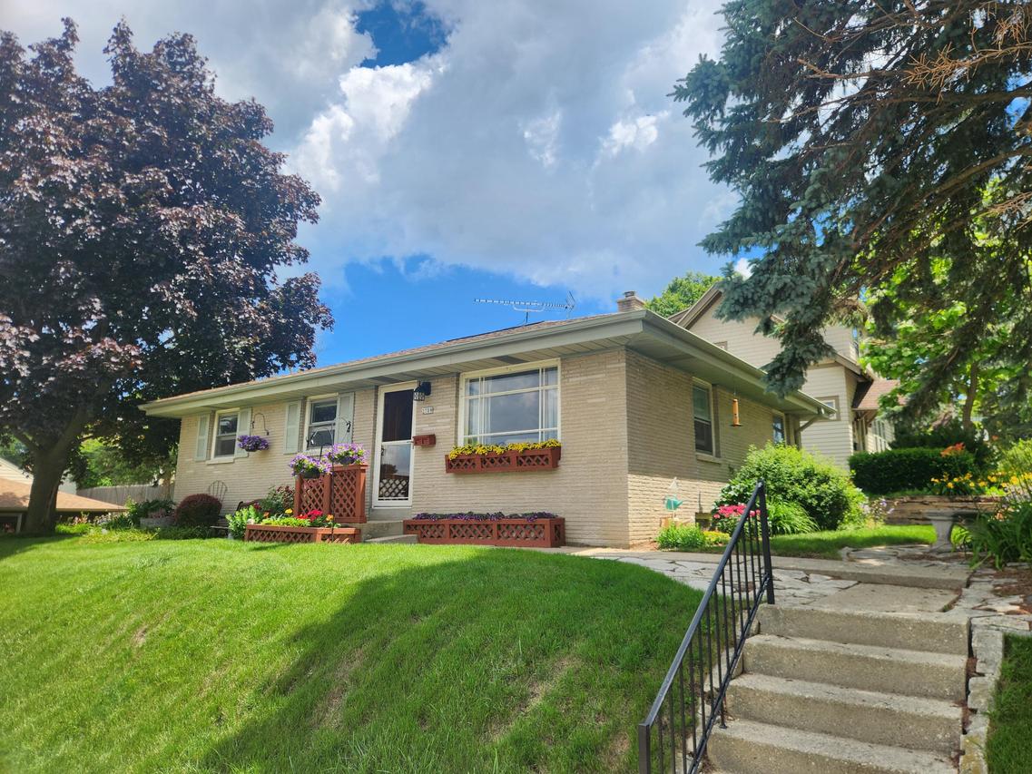 2709 13th Ave, South Milwaukee, WI 53172