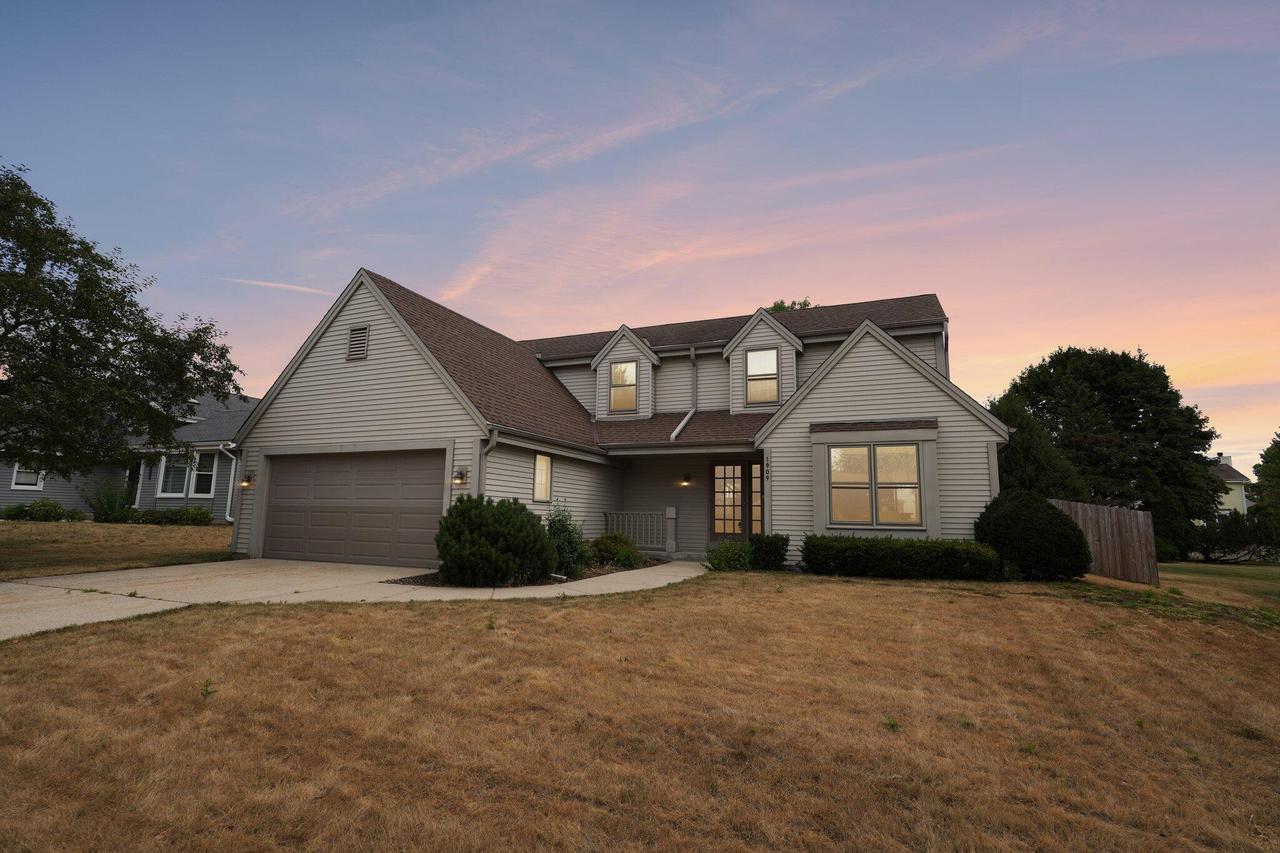 1909 Cliff-alex Ct, Waukesha, WI 53189