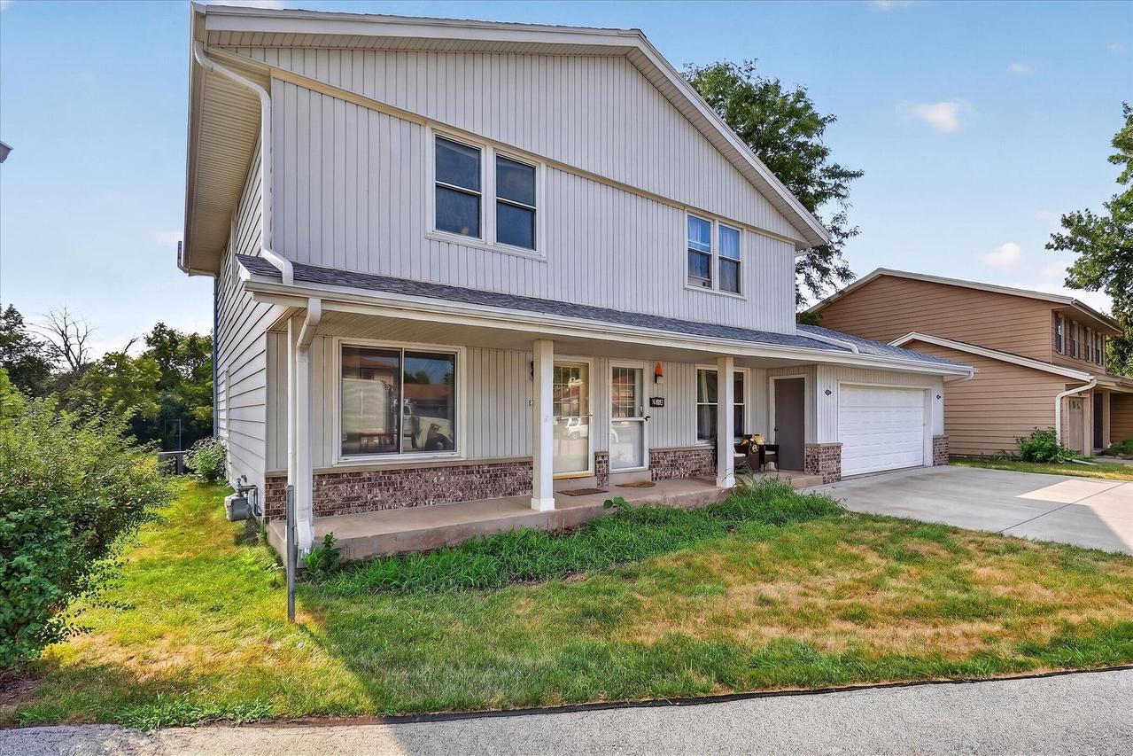9219 W Green View, Milwaukee, WI 53224