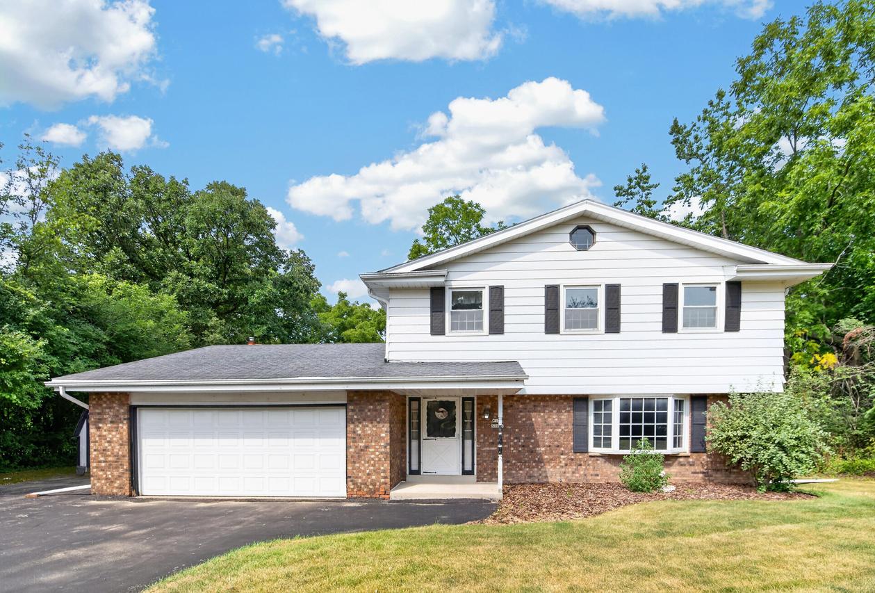W125S7035 Skylark Ln, Muskego, WI 53150
